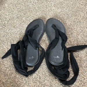 Sanuk black sandals!